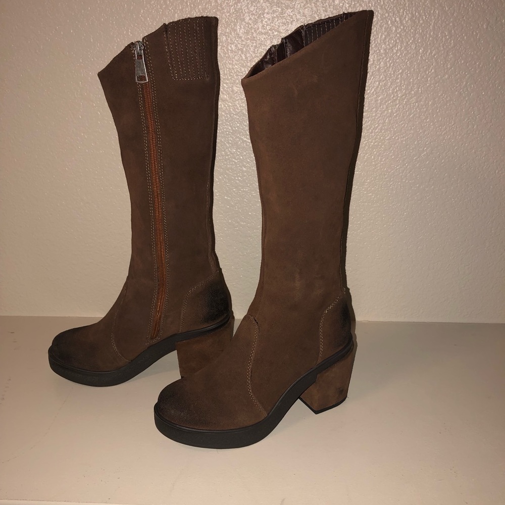 Brown high heel suede platform boots